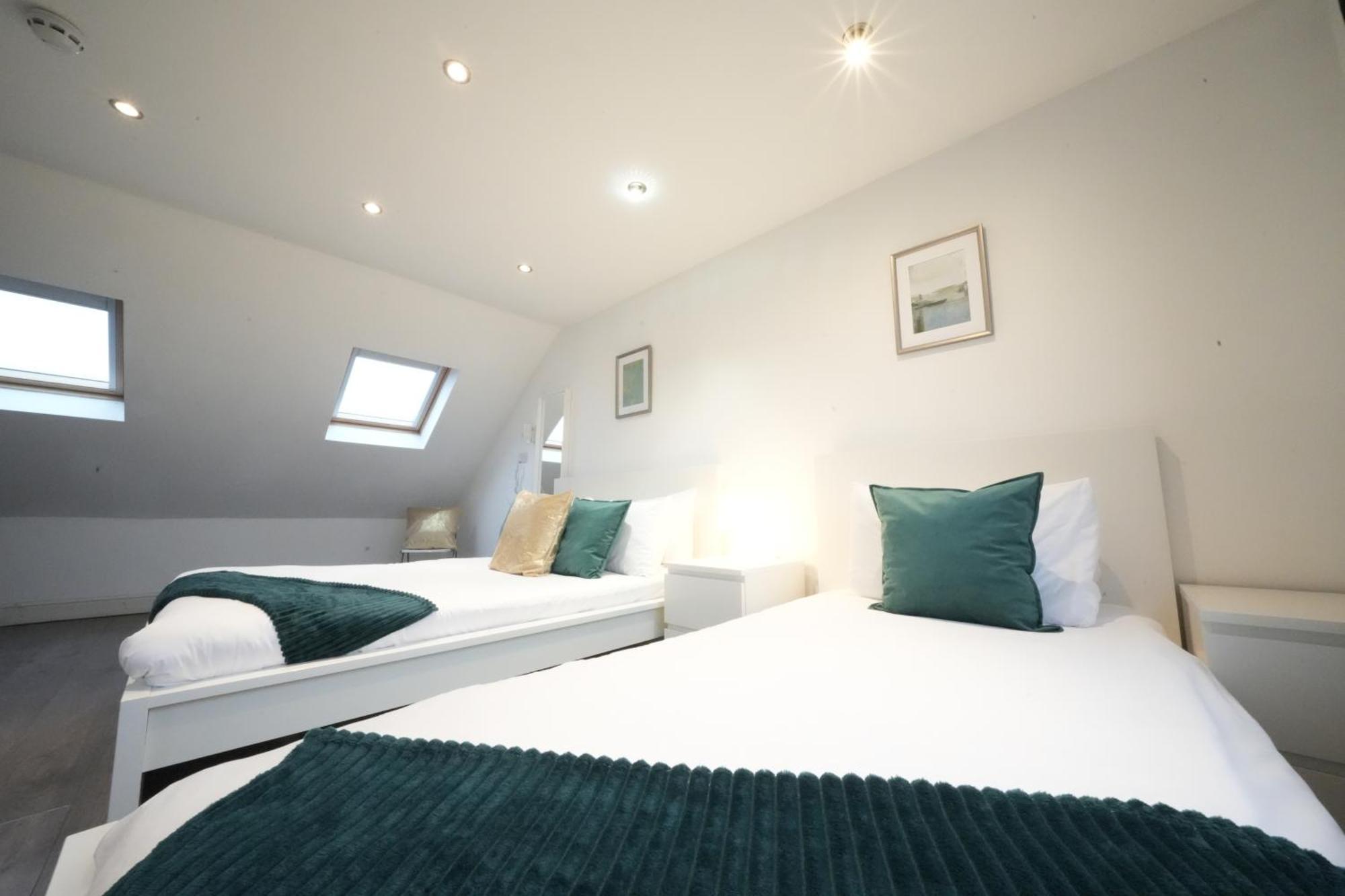 Grand Airport Ensuites Harmondsworth Exteriör bild