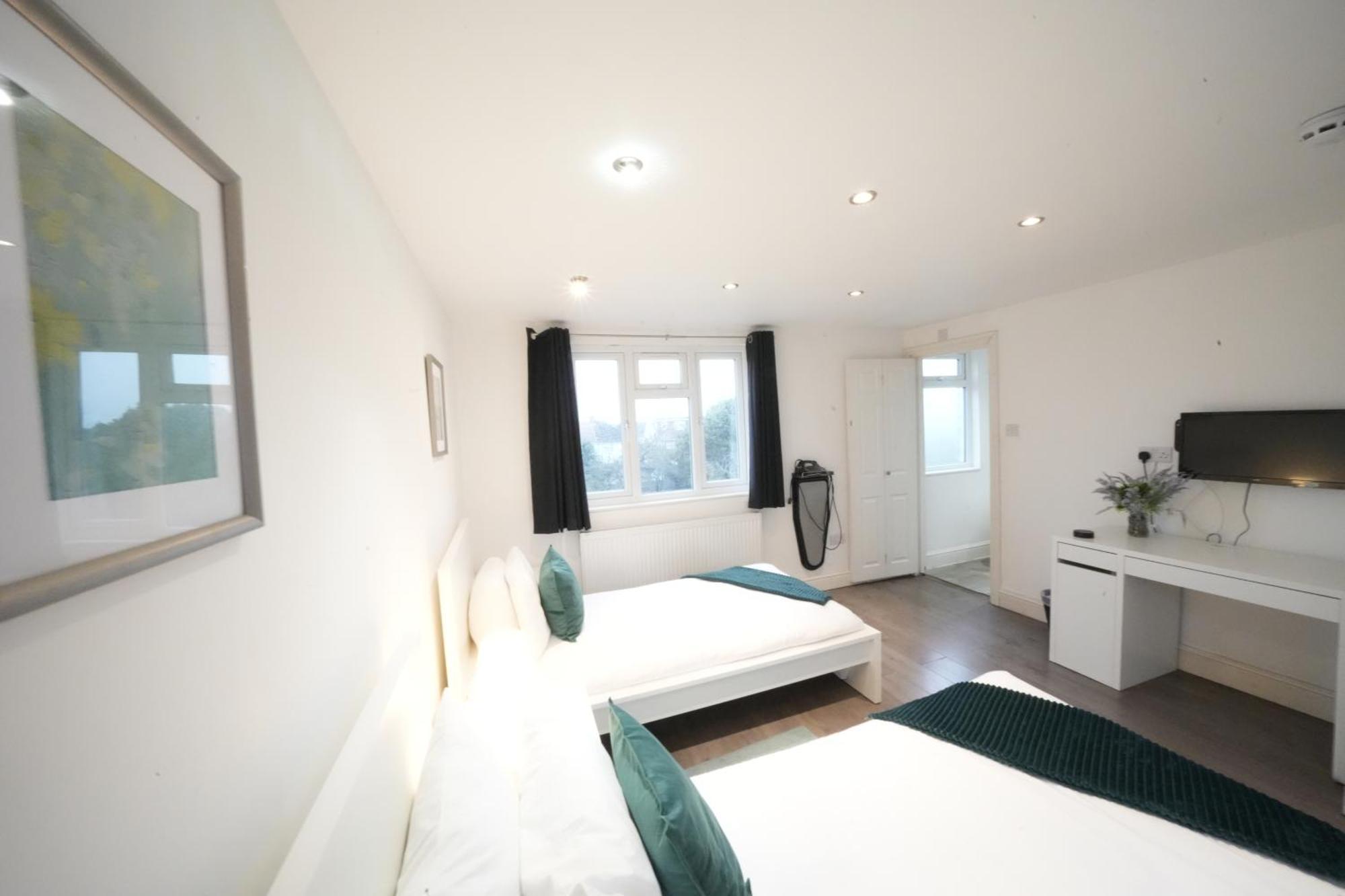 Grand Airport Ensuites Harmondsworth Exteriör bild