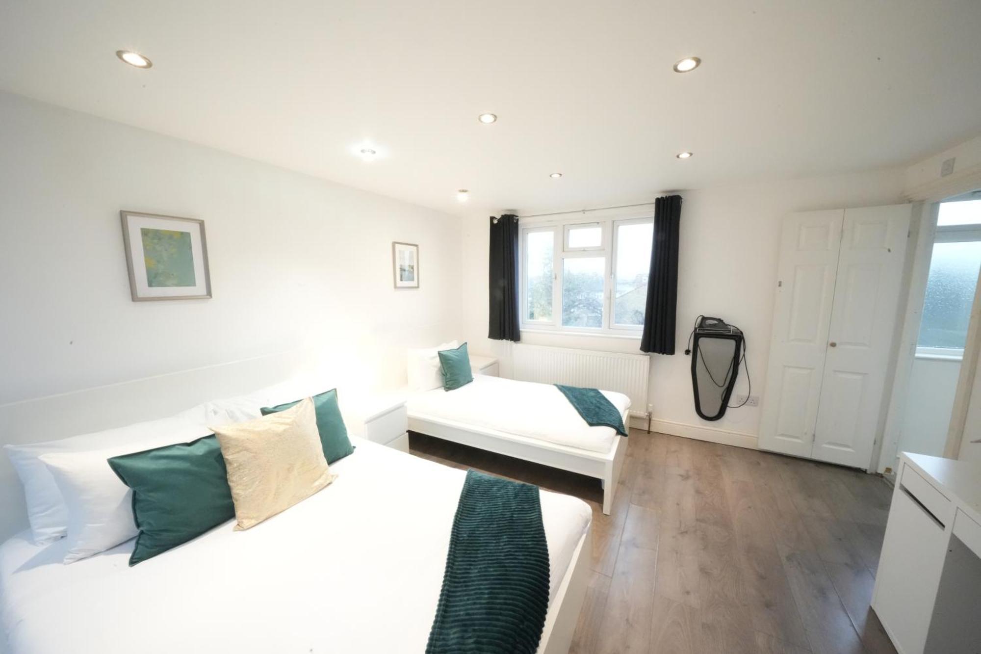 Grand Airport Ensuites Harmondsworth Exteriör bild