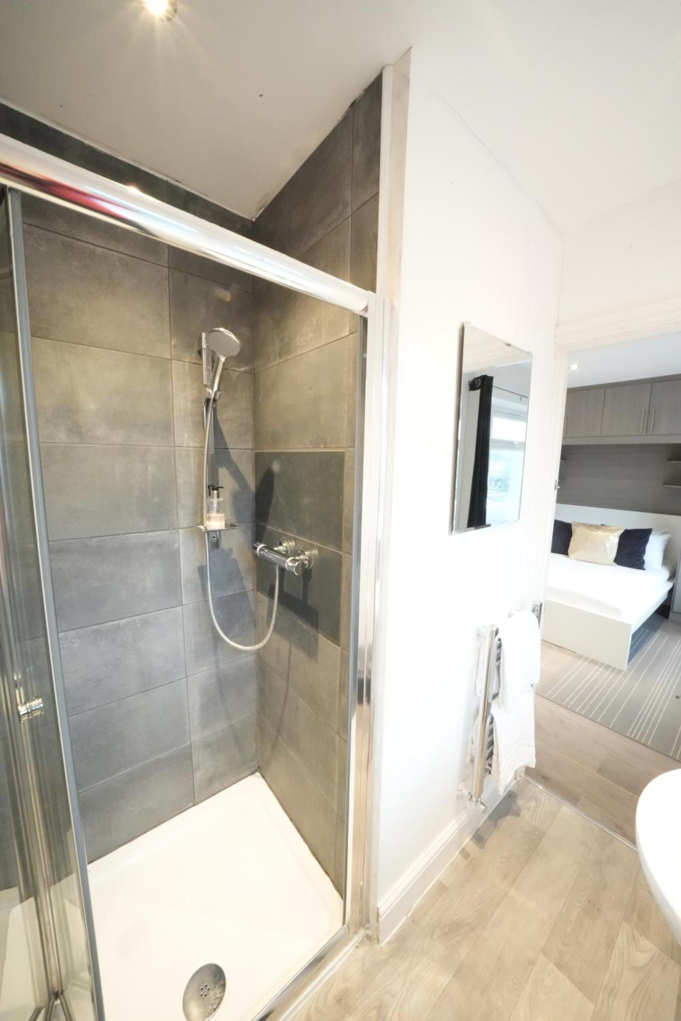 Grand Airport Ensuites Harmondsworth Exteriör bild