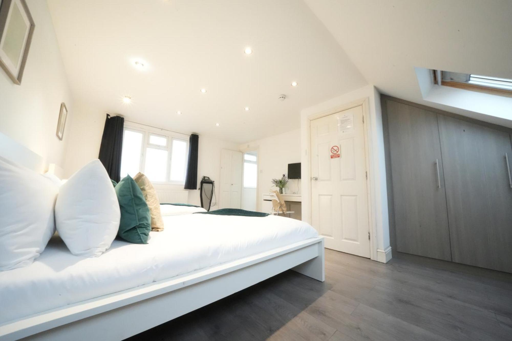 Grand Airport Ensuites Harmondsworth Exteriör bild