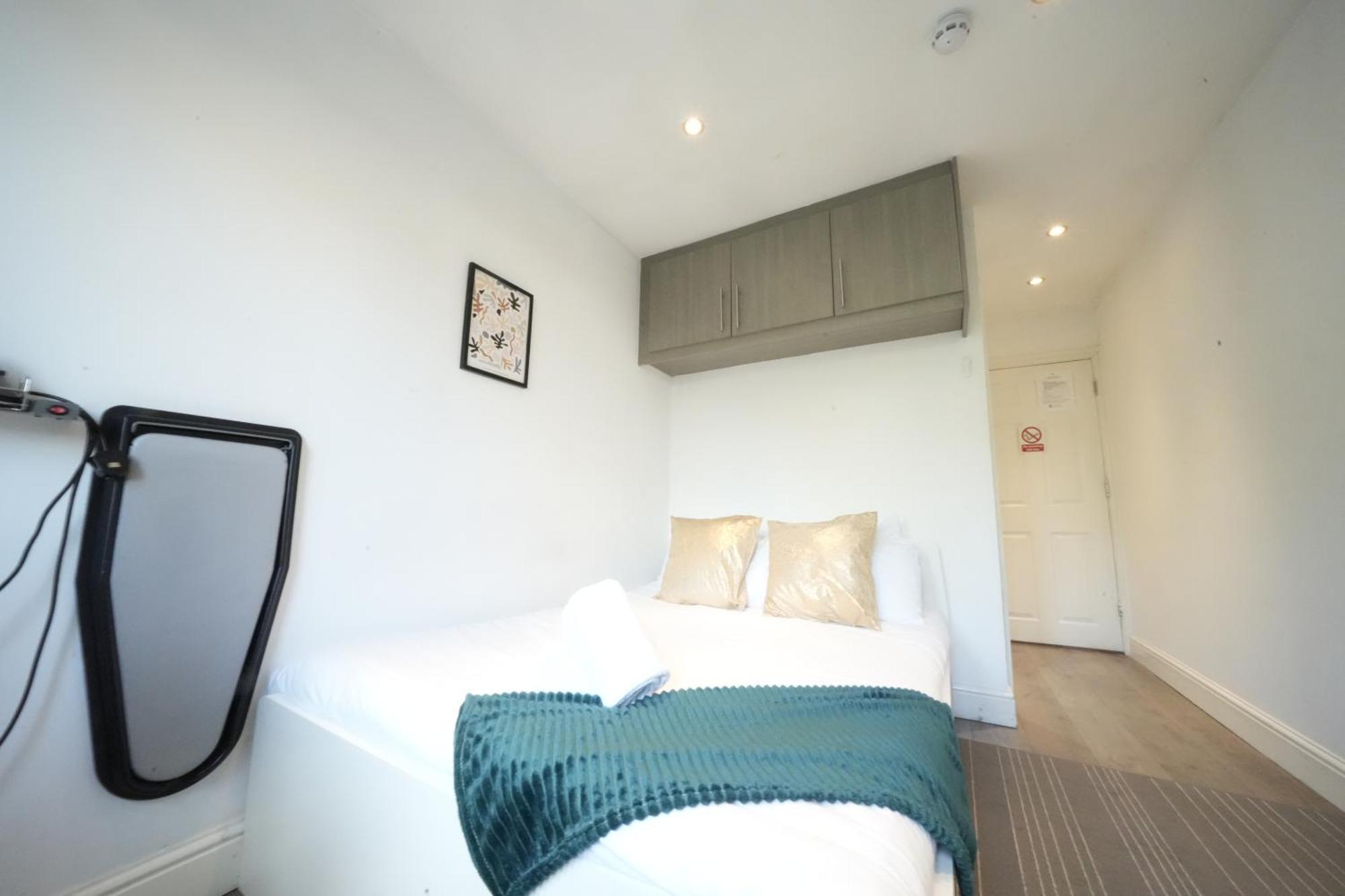 Grand Airport Ensuites Harmondsworth Exteriör bild