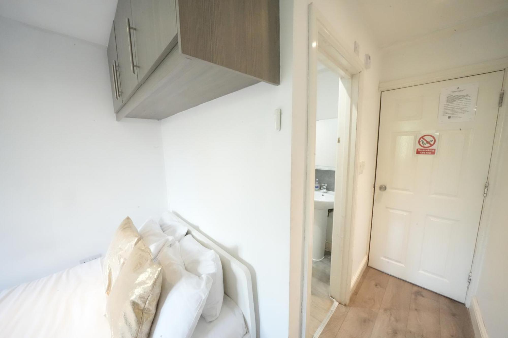 Grand Airport Ensuites Harmondsworth Exteriör bild