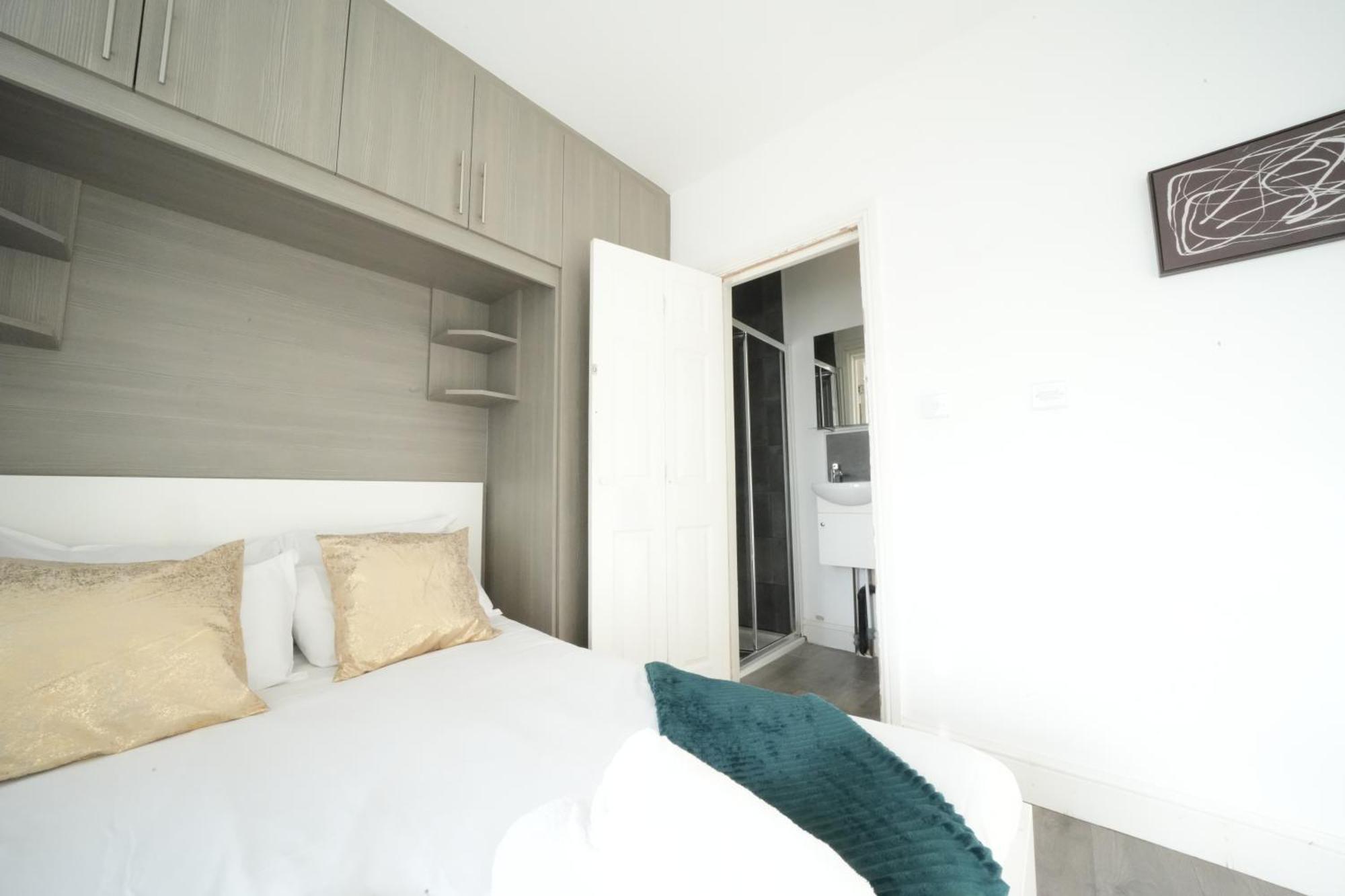 Grand Airport Ensuites Harmondsworth Exteriör bild