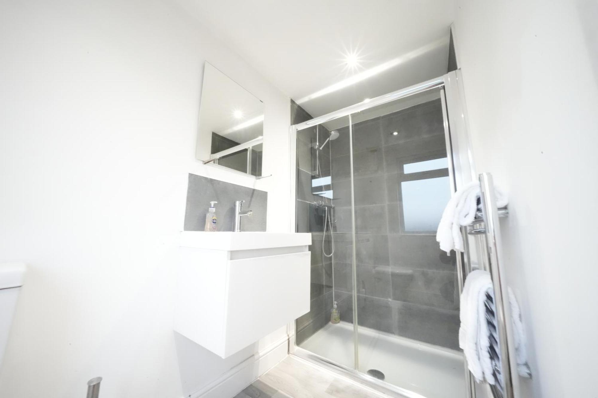 Grand Airport Ensuites Harmondsworth Exteriör bild
