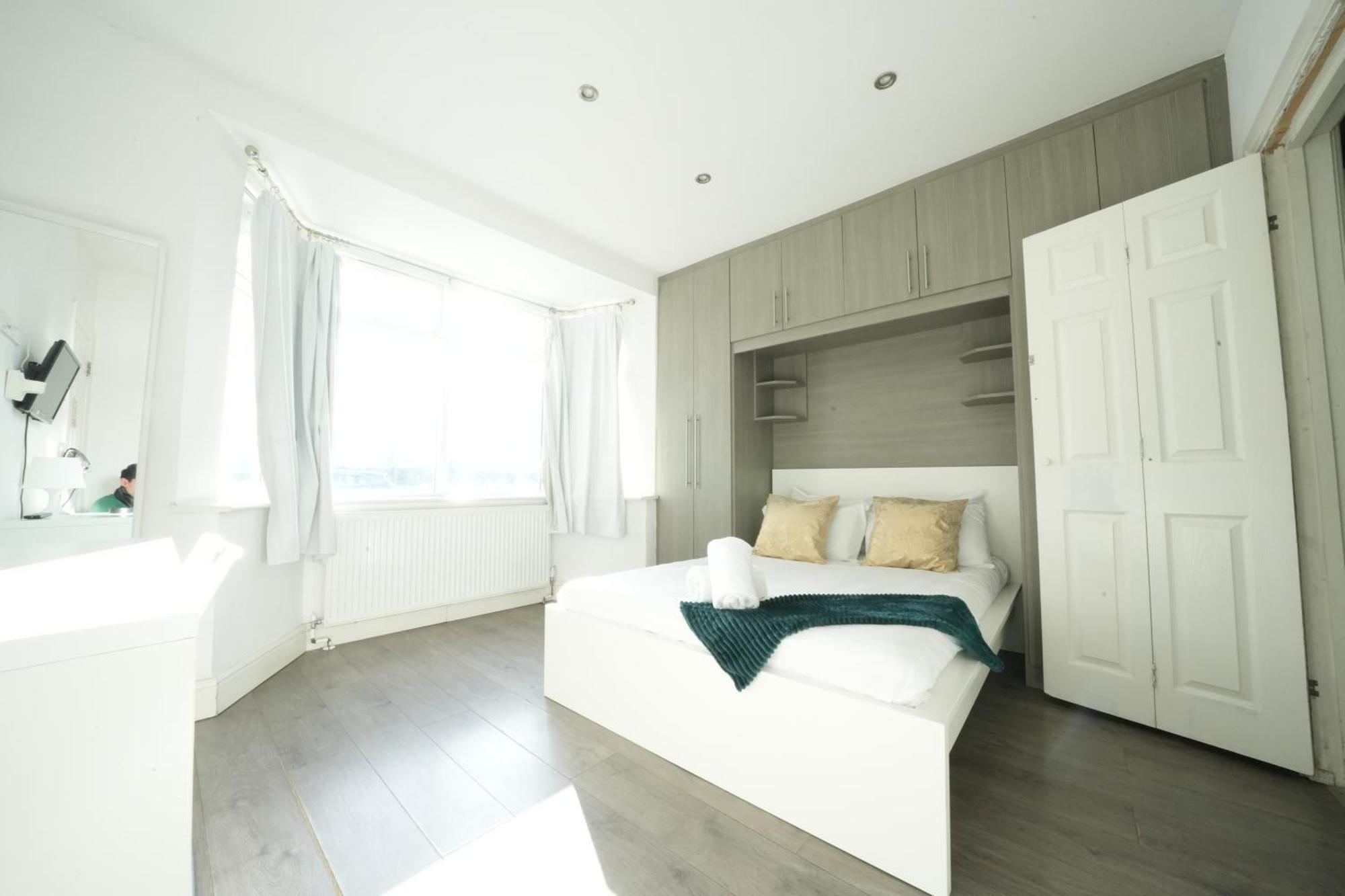 Grand Airport Ensuites Harmondsworth Exteriör bild