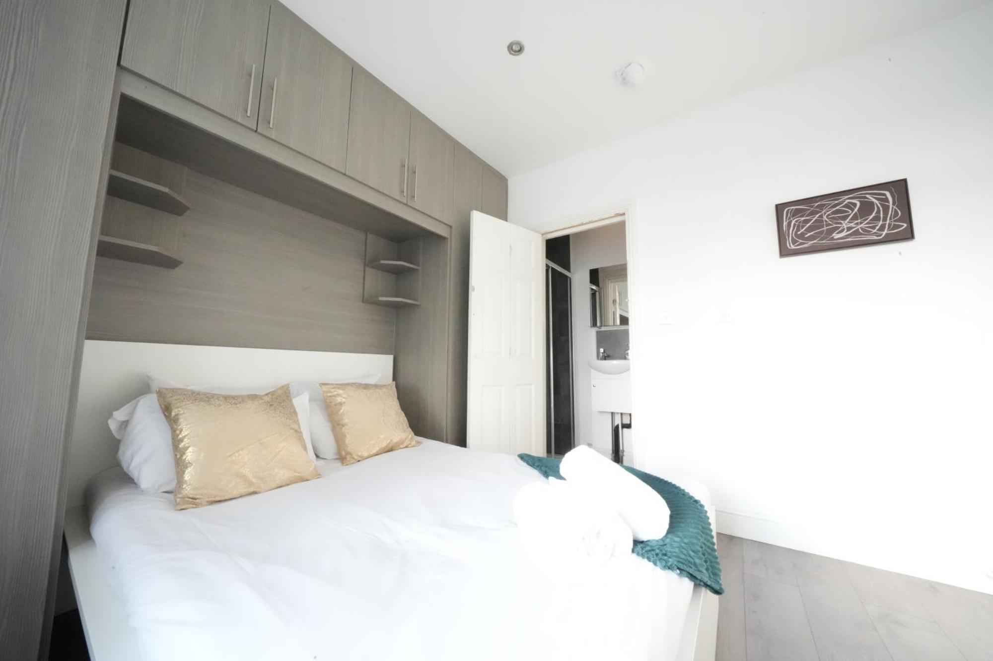 Grand Airport Ensuites Harmondsworth Exteriör bild